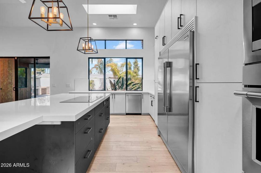 Real Estate Picture 9