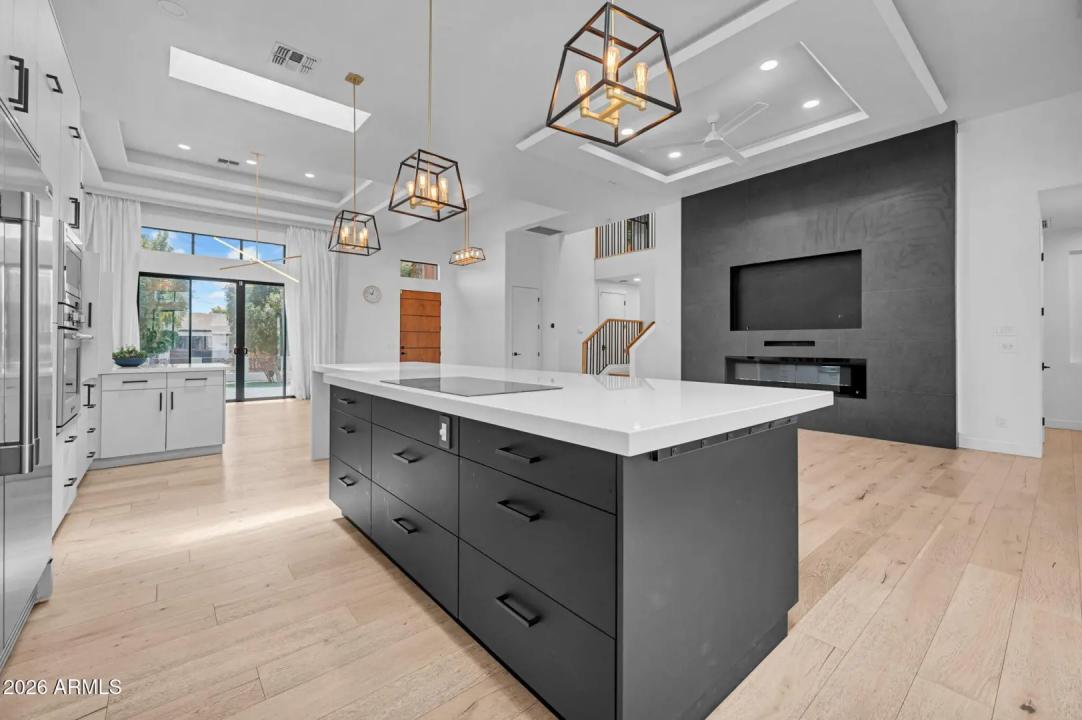 Real Estate Picture 10