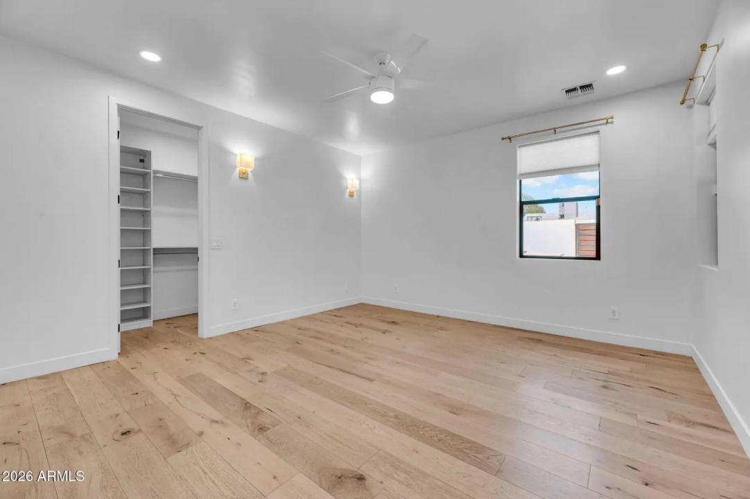 Real Estate Picture 17