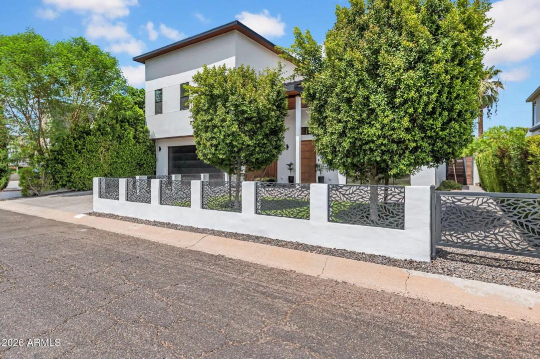 Real Estate Picture 3