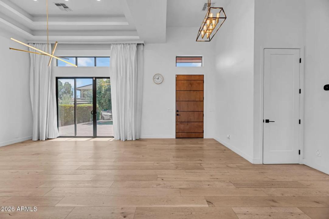 Real Estate Picture 4