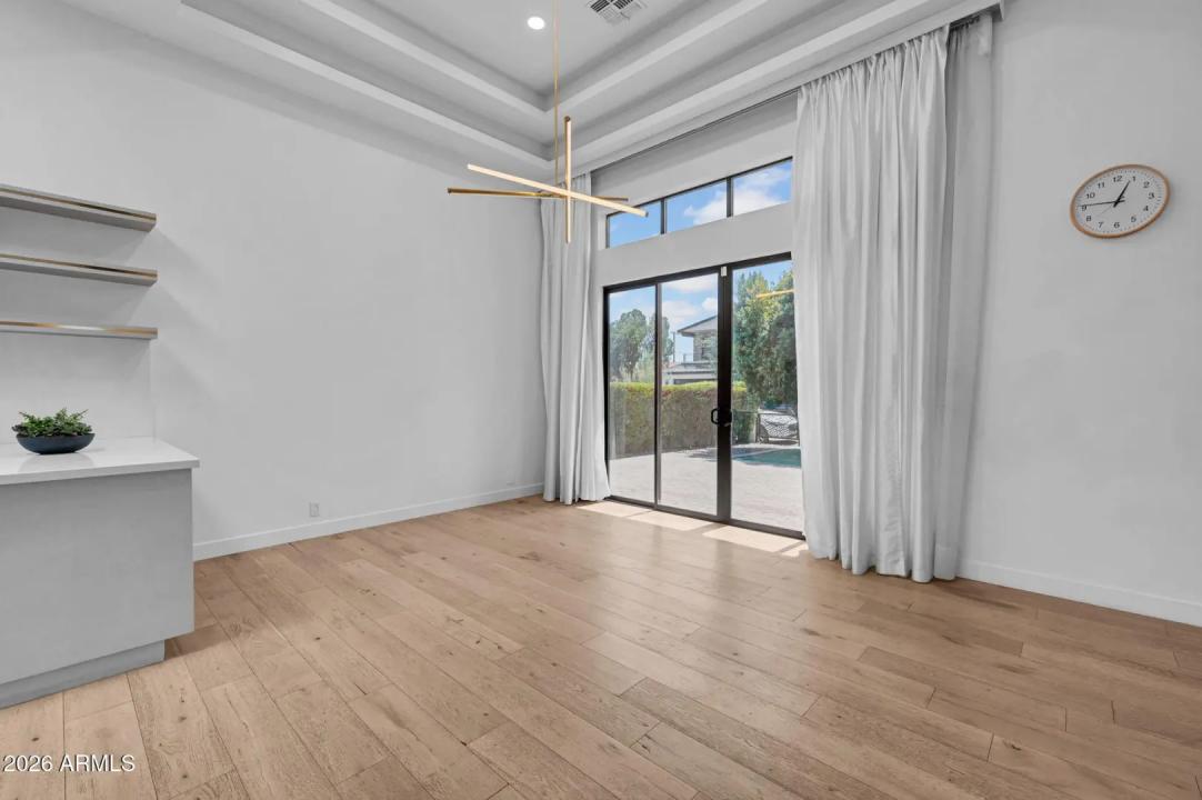 Real Estate Picture 12