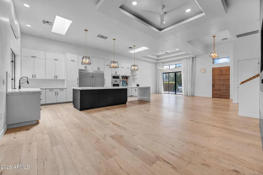 Real Estate Picture 5