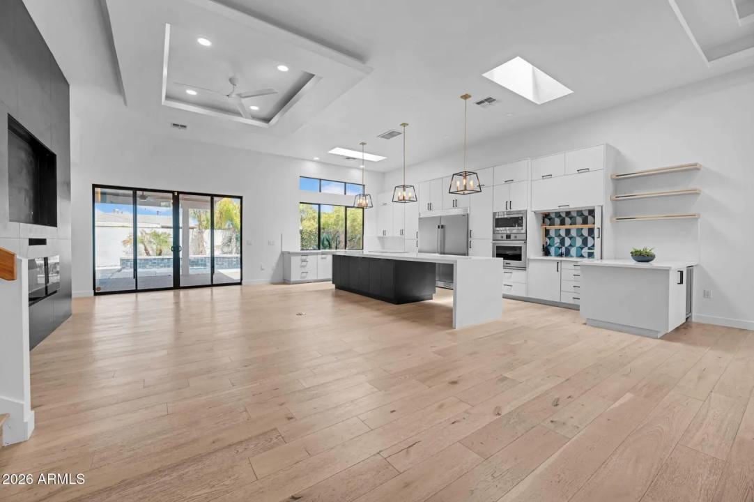Real Estate Picture 6