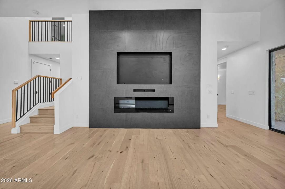 Real Estate Picture 14