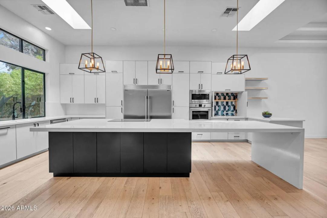 Real Estate Picture 7