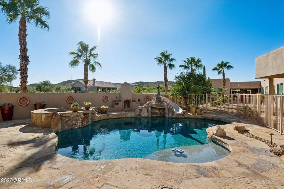 Real Estate Picture 12