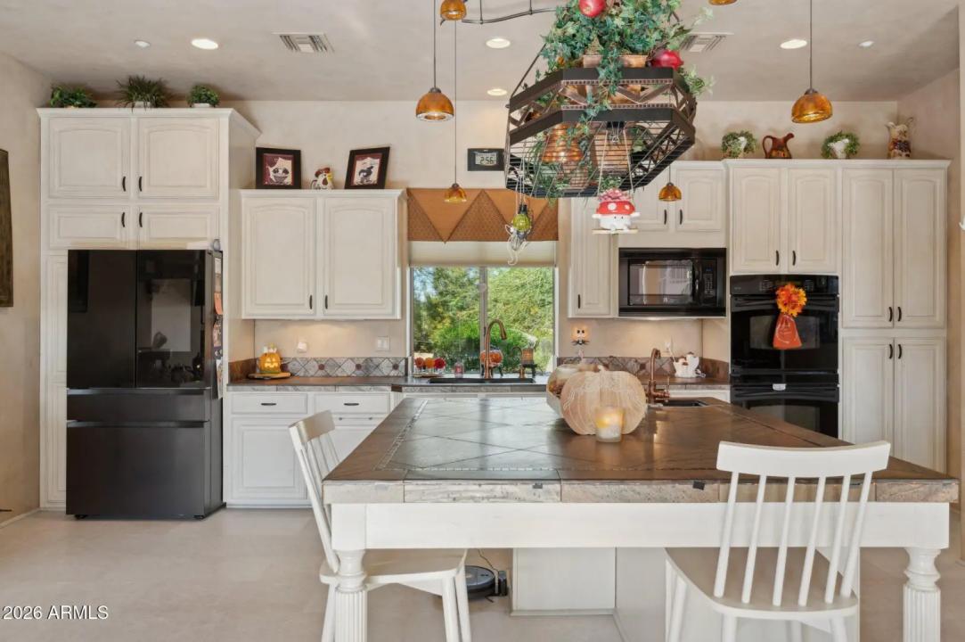 Real Estate Picture 50