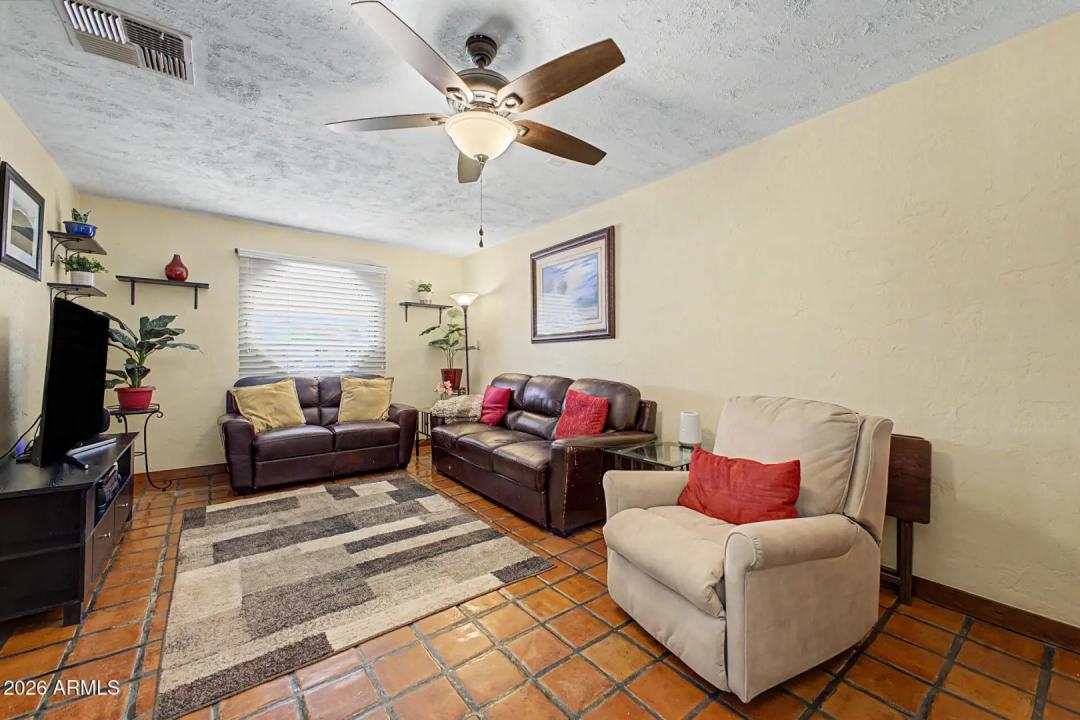 Real Estate Picture 5