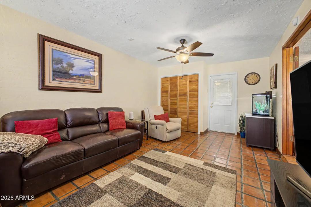 Real Estate Picture 6