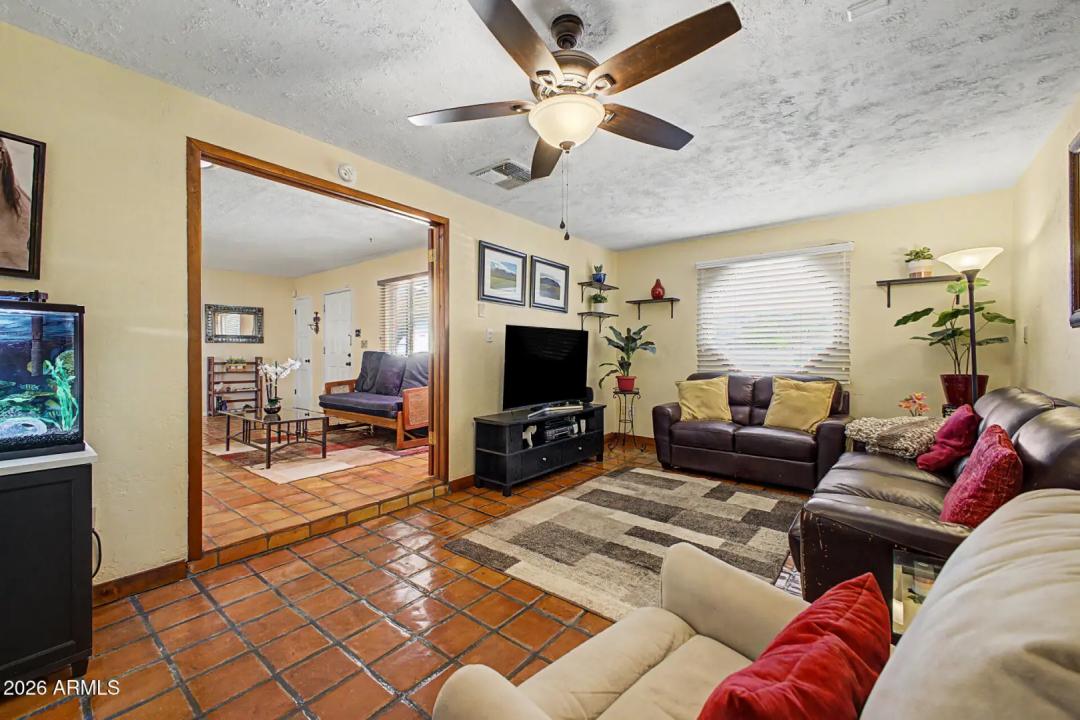 Real Estate Picture 7