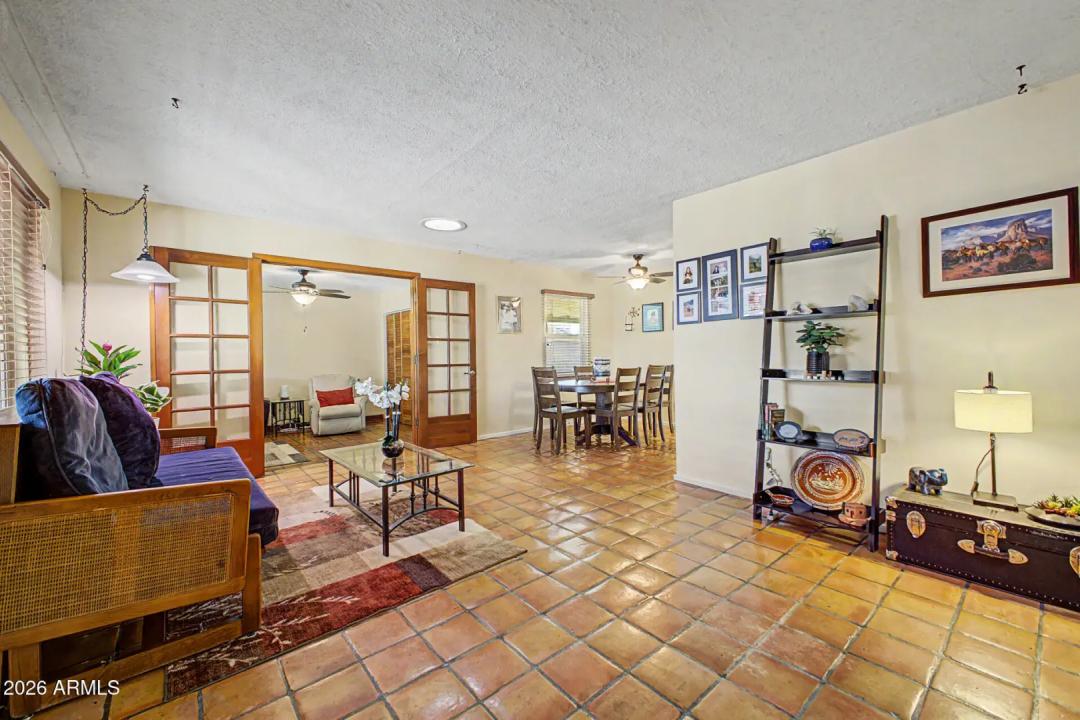 Real Estate Picture 3