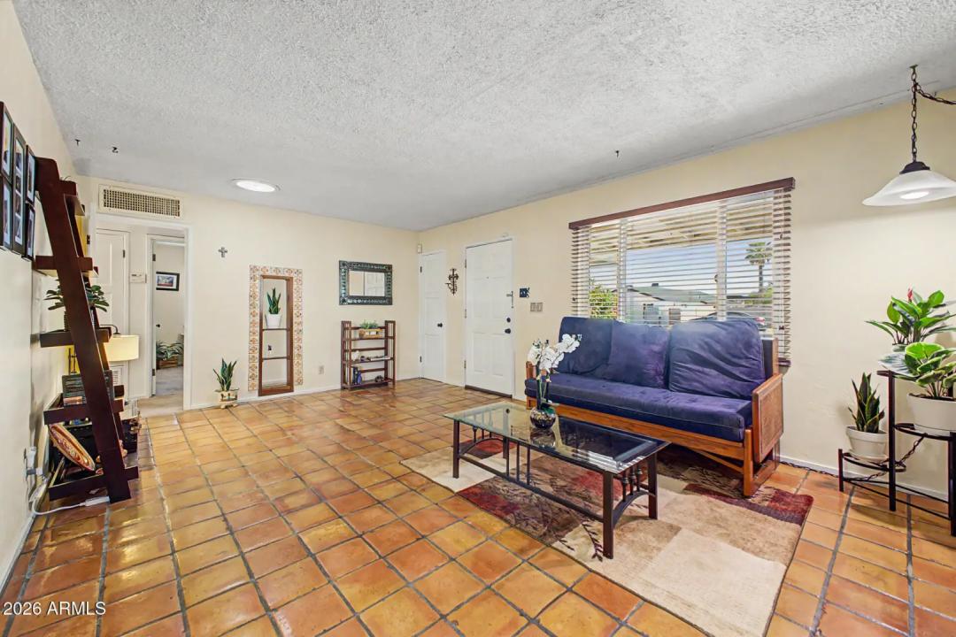 Real Estate Picture 4