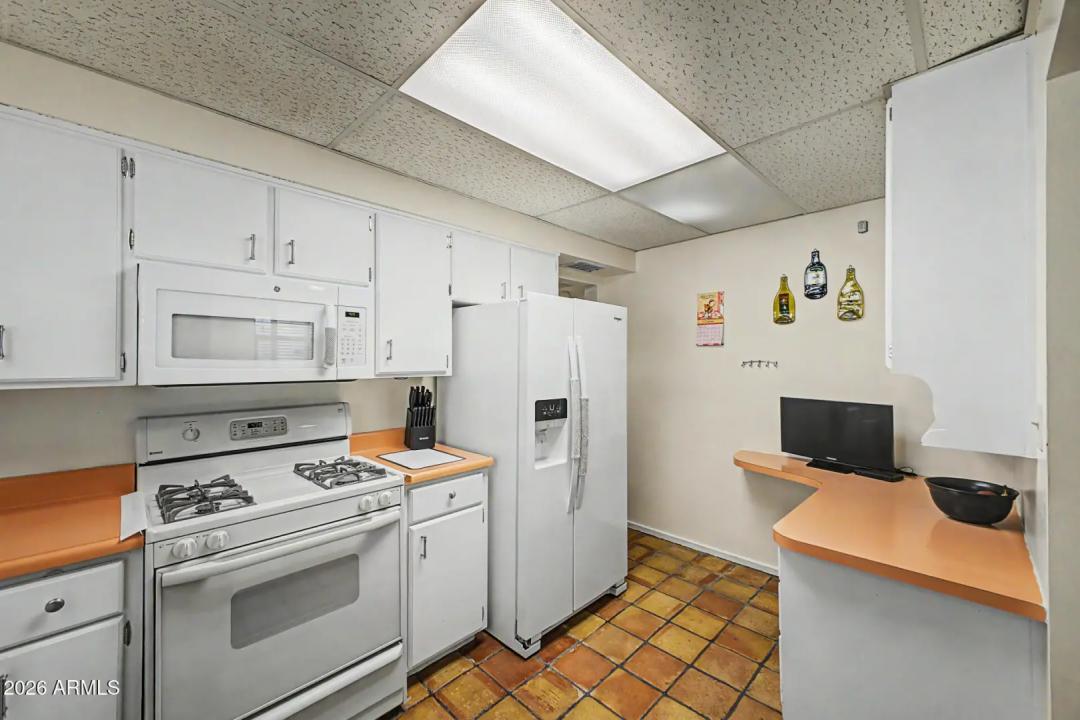 Real Estate Picture 9