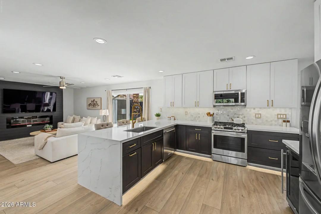 Real Estate Picture 3