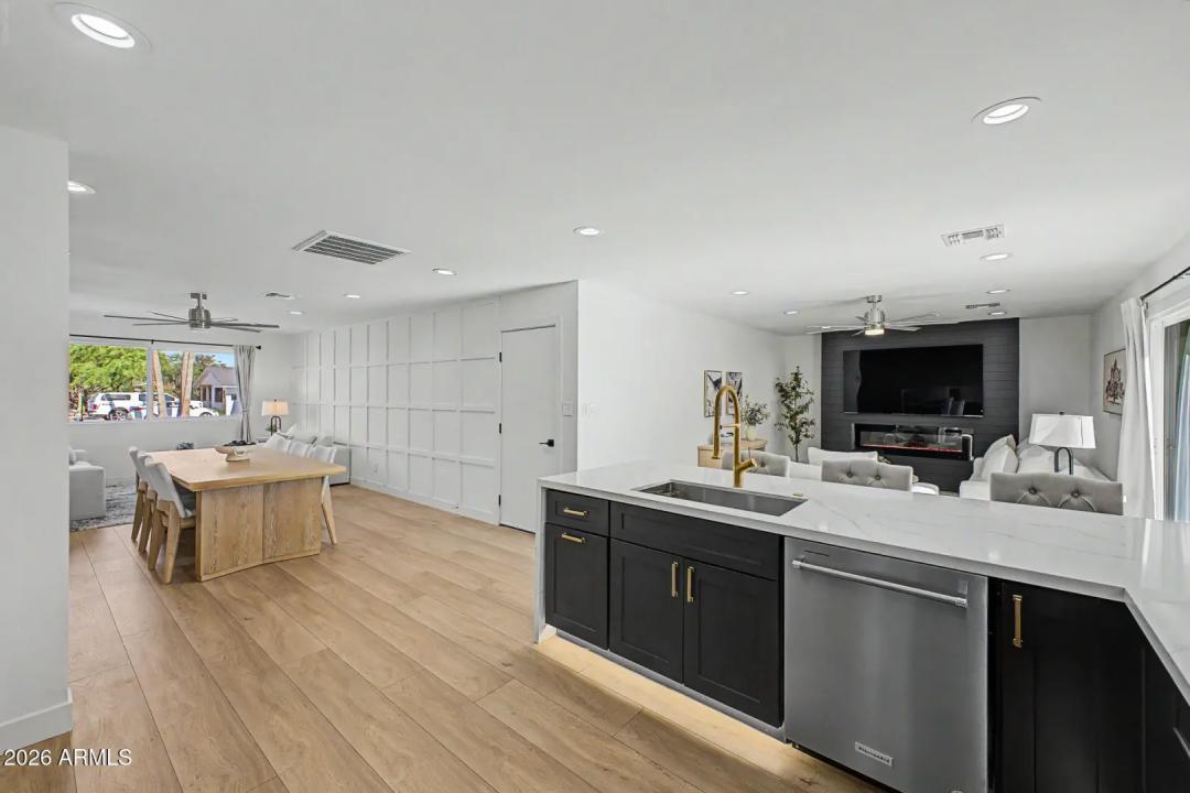 Real Estate Picture 12