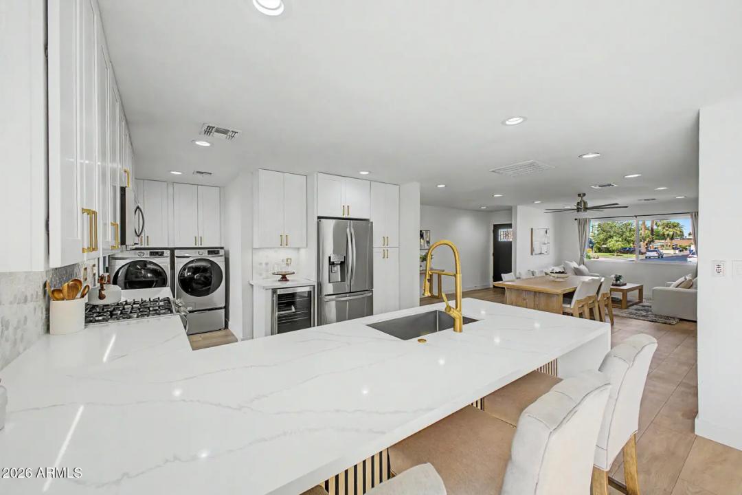 Real Estate Picture 14