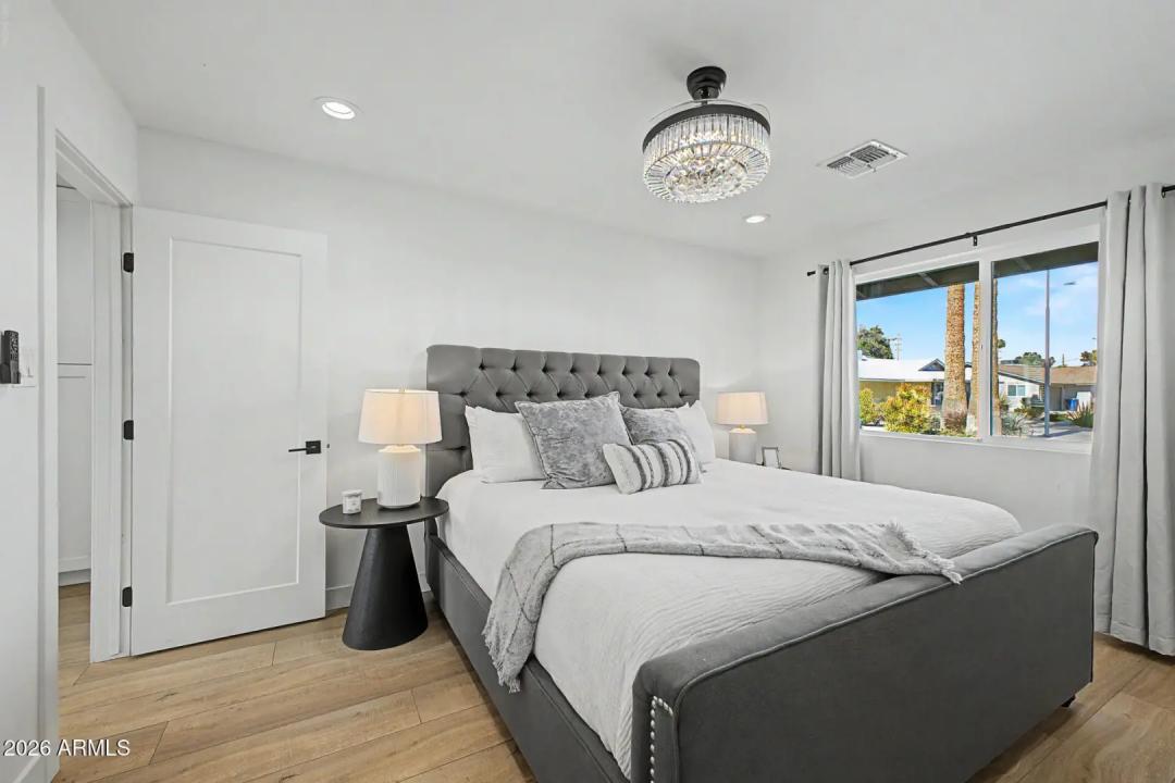 Real Estate Picture 22