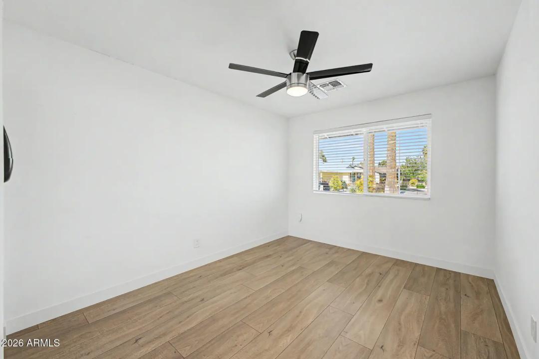 Real Estate Picture 30