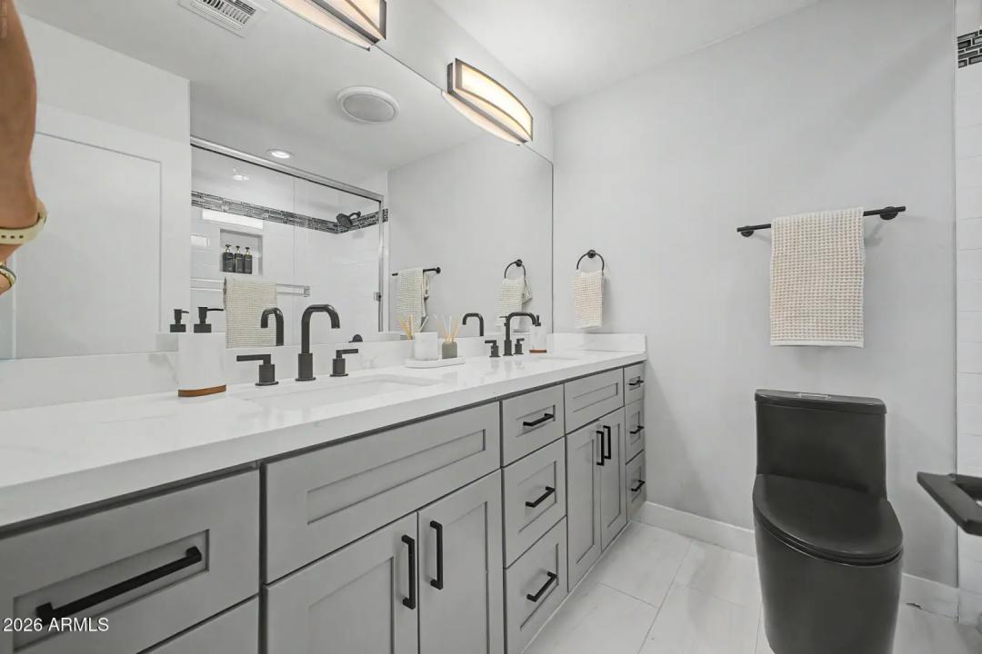 Real Estate Picture 32