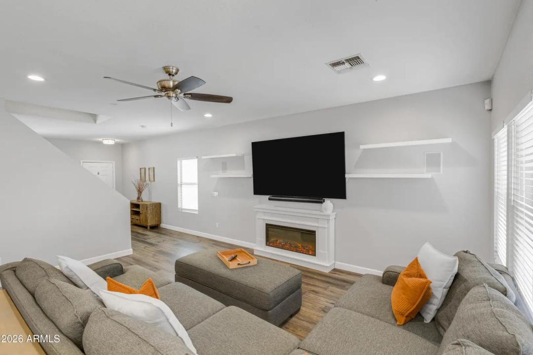 Real Estate Picture 7