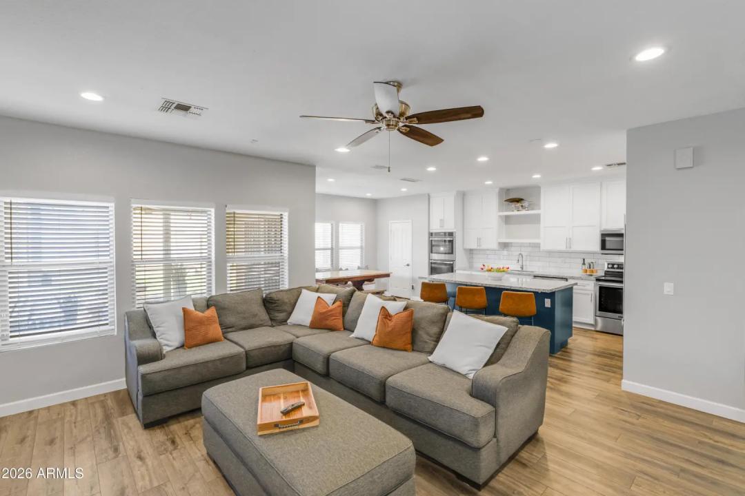 Real Estate Picture 8
