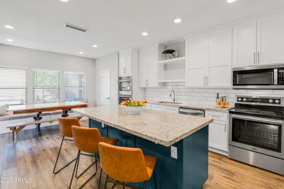 Real Estate Picture 9
