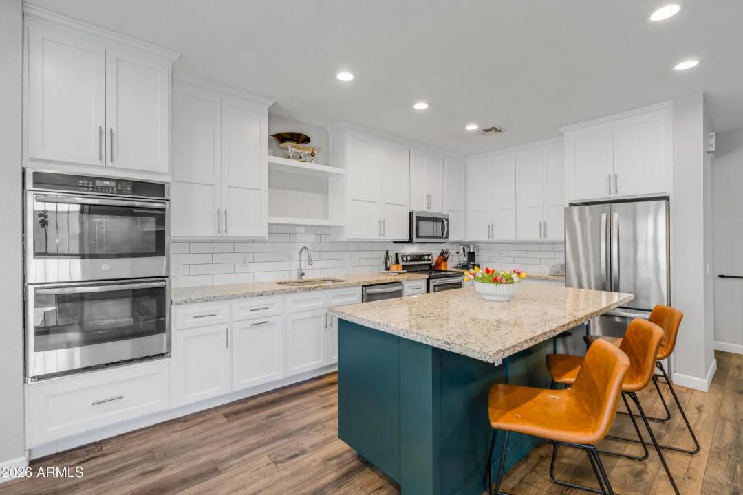 Real Estate Picture 11