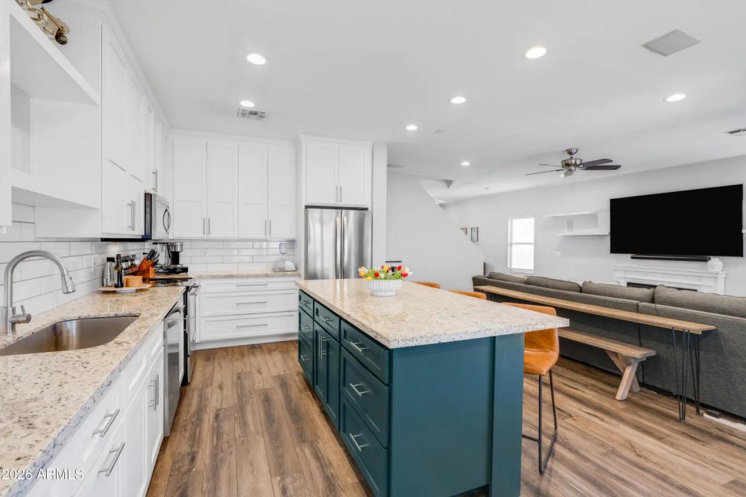 Real Estate Picture 12