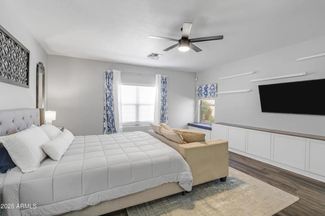 Real Estate Picture 16