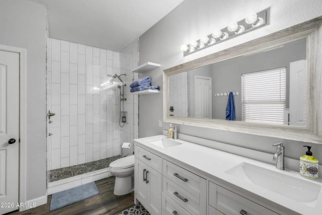 Real Estate Picture 18