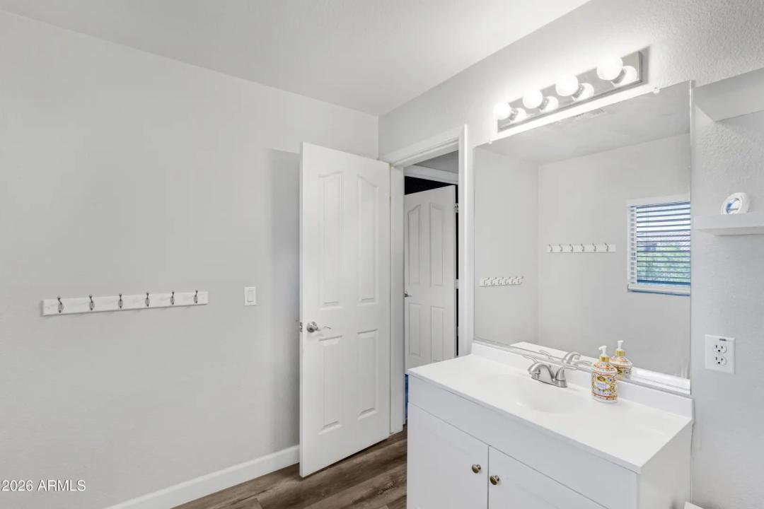 Real Estate Picture 33