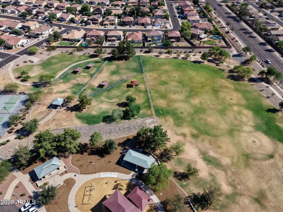 Real Estate Picture 50