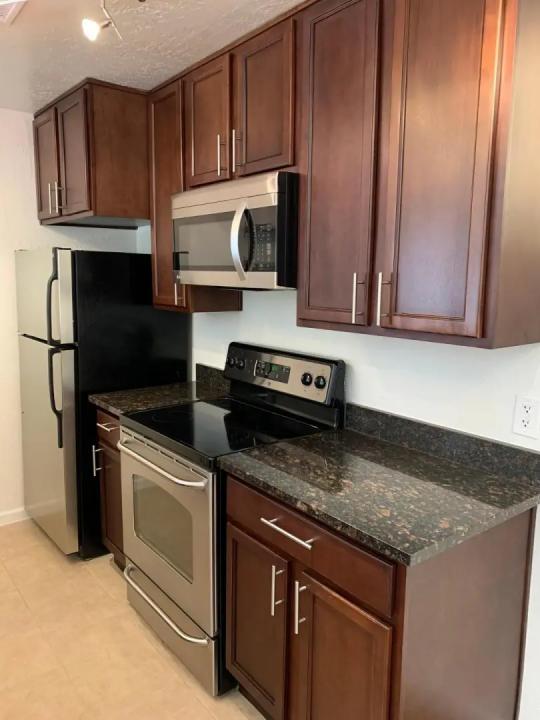 Real Estate Picture 10