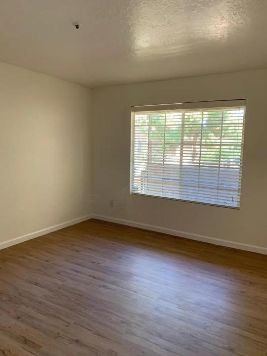 Real Estate Picture 24