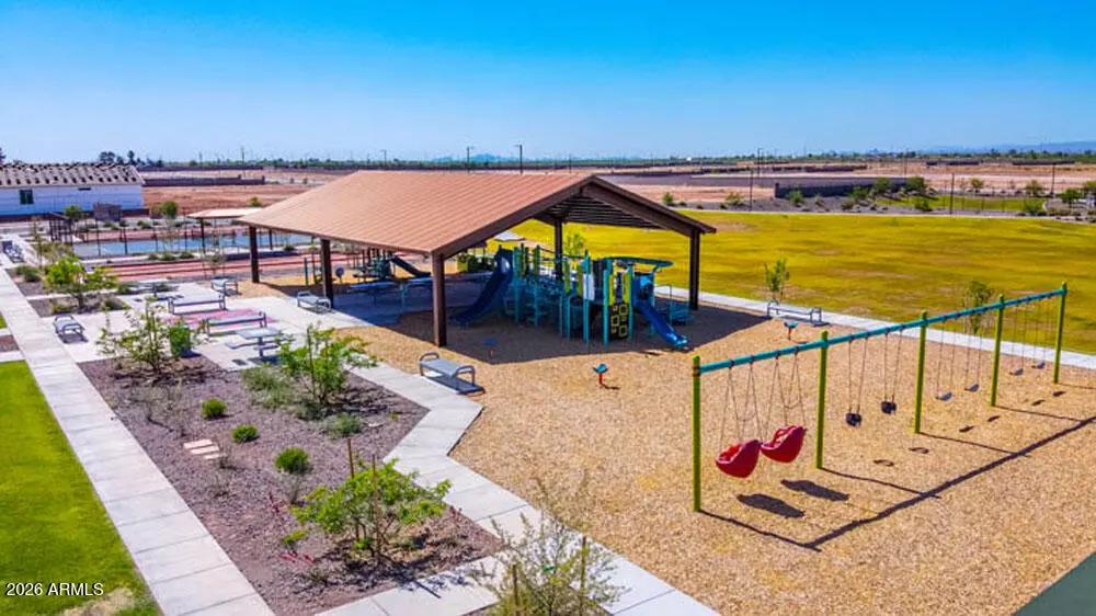 Real Estate Picture 5