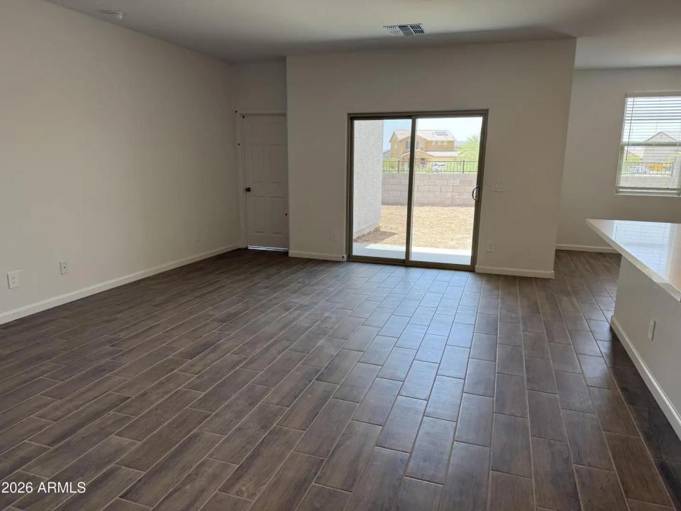 Real Estate Picture 3