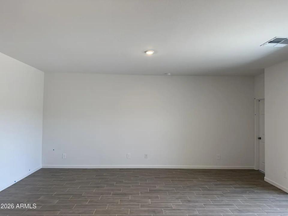 Real Estate Picture 4