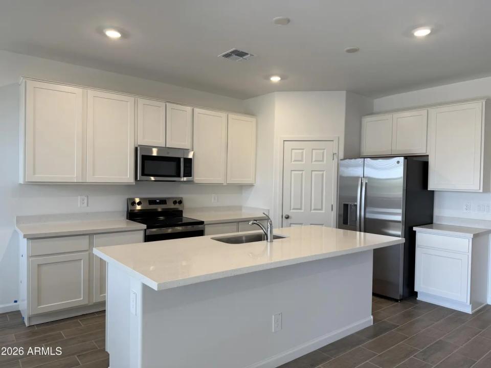 Real Estate Picture 5