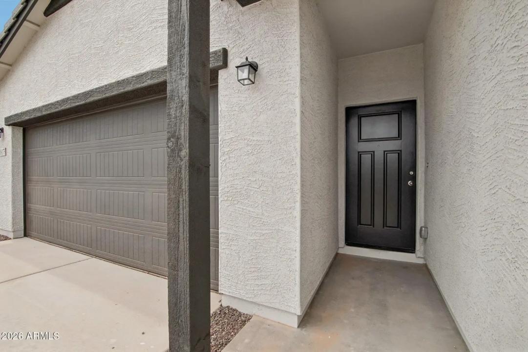 Real Estate Picture 4