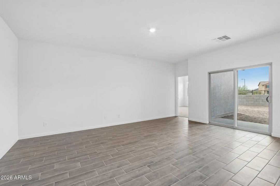 Real Estate Picture 5