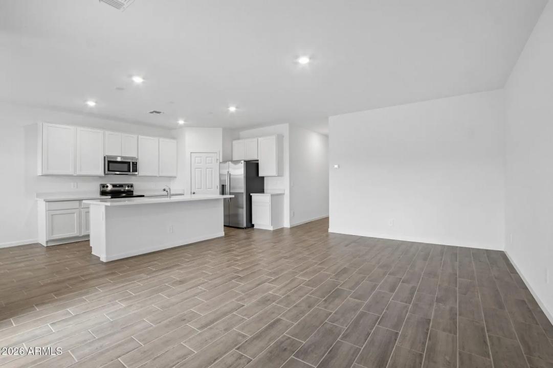 Real Estate Picture 6