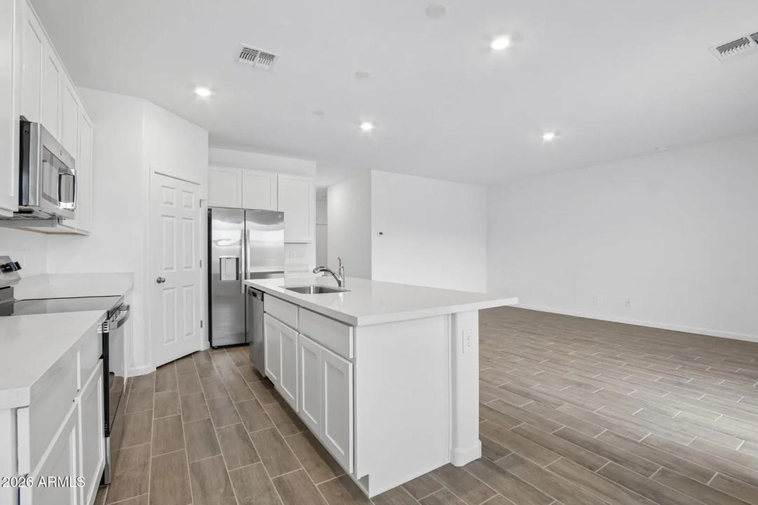 Real Estate Picture 9