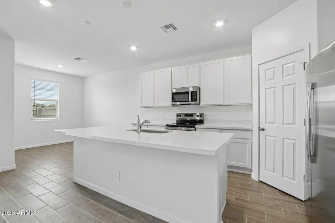 Real Estate Picture 10