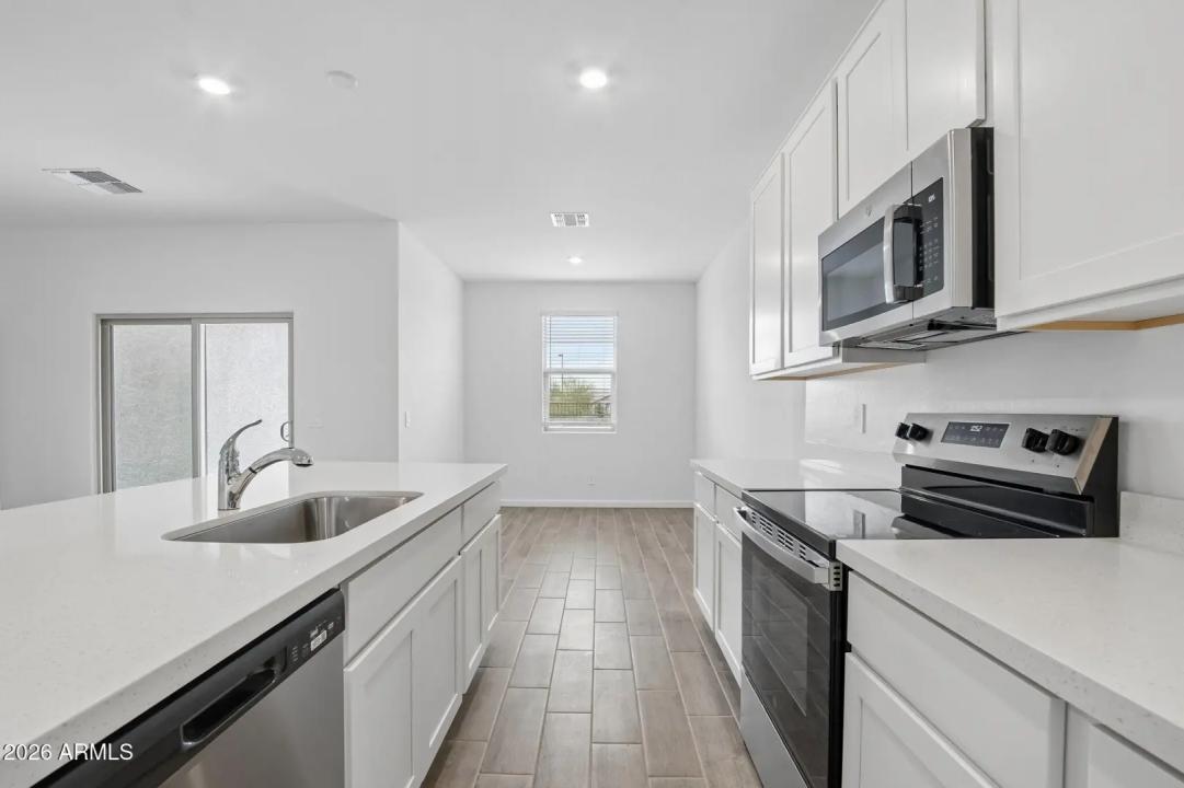 Real Estate Picture 11