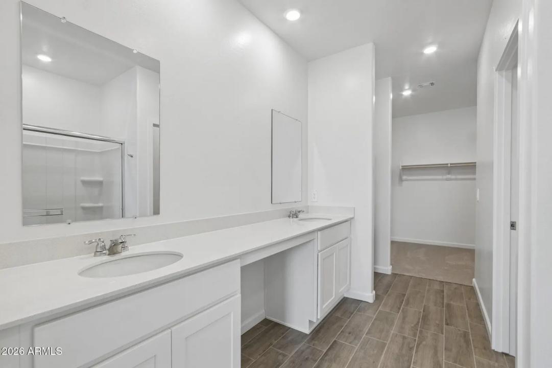 Real Estate Picture 25