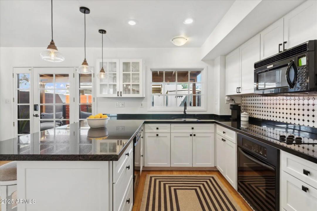 Real Estate Picture 3