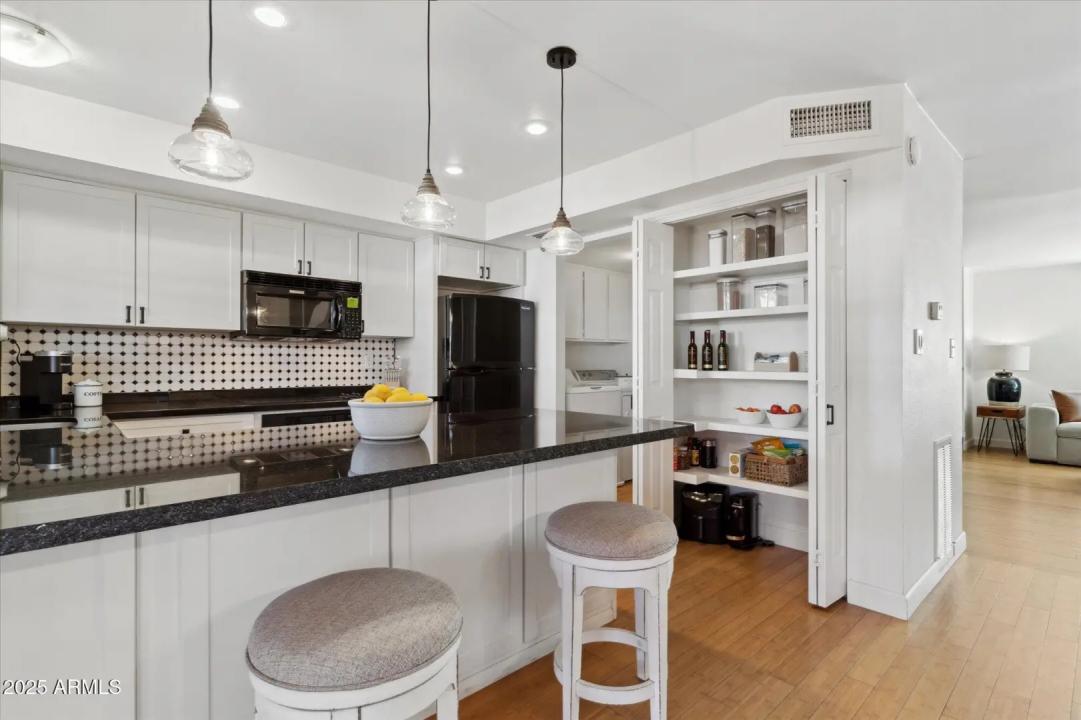 Real Estate Picture 4