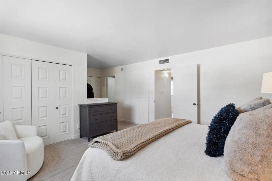 Real Estate Picture 14