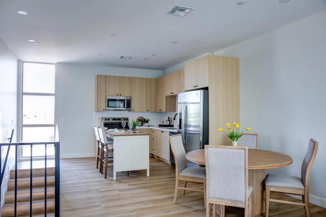 Real Estate Picture 3